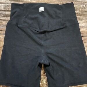 Vuori Women's Clean Elevation Shorty, Black Heather, size small